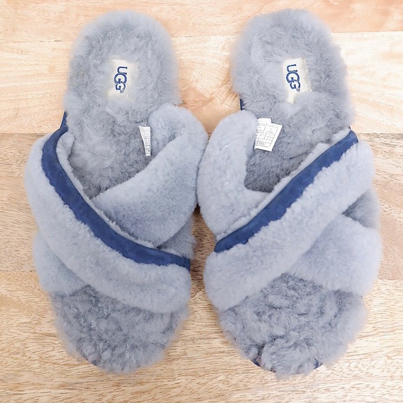 UGG Shoes - UGG FLUFFY BLUE SLIPPER SLIDES SIZE 8 ☁️